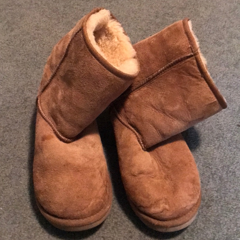 UGG Classic short boot in chestnut - Picture 3 of 6